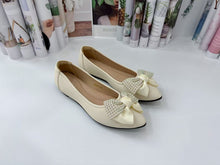 Load image into Gallery viewer, Ladies Flat Shoes Covered Toe Ribbon Design (35699L)