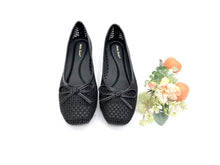 Load image into Gallery viewer, Ladies Ballet Flats Covered Shoe With Ribbon (36250L)