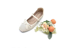 Load image into Gallery viewer, Ladies Flats Covered Shoes (36001L)