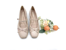 Load image into Gallery viewer, Ladies Flats Covered Shoes With Ribbon (36000L)