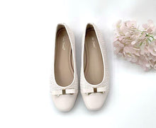 Load image into Gallery viewer, Ladies Flat Covered Toe Shoe Slip-On (35986L)