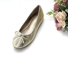Load image into Gallery viewer, Ladies Flat Covered Shoe 36022L - Elegant &amp; Practical Design for Everyday Wear