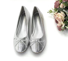 Load image into Gallery viewer, Ladies Flat Covered Shoe 36022L - Elegant &amp; Practical Design for Everyday Wear