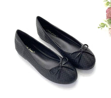 Load image into Gallery viewer, Ladies Flat Covered Shoe 36022L - Elegant &amp; Practical Design for Everyday Wear