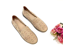 Load image into Gallery viewer, Ladies Flat Covered Shoe 36031L - Elegant &amp; Practical Design for Casual &amp; Office Wear Comfortable &amp; Versatile