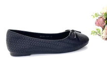 Load image into Gallery viewer, Ladies Flat Covered Shoe 36022L - Elegant &amp; Practical Design for Everyday Wear