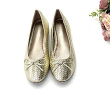 Load image into Gallery viewer, Ladies Flat Covered Shoe 36022L - Elegant &amp; Practical Design for Everyday Wear