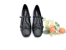 Load image into Gallery viewer, Ladies Flats Covered Shoes With Ribbon (36000L)