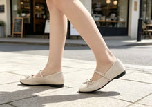 Load image into Gallery viewer, Ladies Mary Jane Flat Shoes (35999L)
