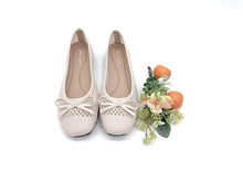 Load image into Gallery viewer, Ladies Ballet Flats Covered Shoe With Ribbon (36250L)