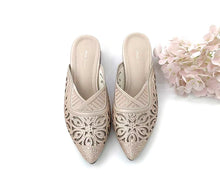 Load image into Gallery viewer, Ladies Slip-On Pointed Toe Heels (35859L)