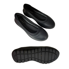 Load image into Gallery viewer, Ladies Slip-On Shoes Covered Toe (35774L)