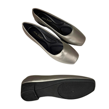 Load image into Gallery viewer, Ladies Slip-On Flat Shoes Covered Toe (35716L)