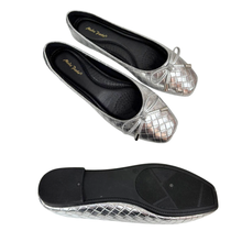 Load image into Gallery viewer, Ladies Covered Toe Slip-On Shoe (35801L)