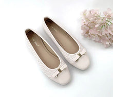 Load image into Gallery viewer, Ladies Flat Covered Toe Shoe Slip-On (35986L)