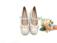 Load image into Gallery viewer, Ladies Flats Covered Shoes With Ribbon (36000L)