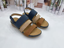 Load image into Gallery viewer, Ladies Strap Sandals In 2 Colors (35691L)