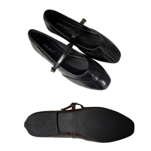 Load image into Gallery viewer, Ladies Flat Covered Toe Shoes Buckle Design (35727L)