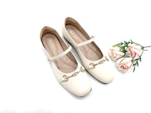 Load image into Gallery viewer, Women's Mary Jane Flat Shoes Square Toe with Gold Chain Detail (36003L)