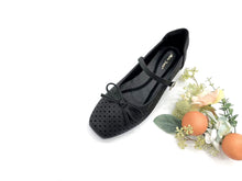 Load image into Gallery viewer, Ladies Flats Covered Shoes (36001L)