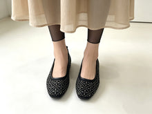 Load image into Gallery viewer, Ladies Flats Covered Shoes 36083L - Comfortable Everyday Wear with Sleek Covered Design for Casual Outings