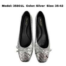 Load image into Gallery viewer, Ladies Covered Toe Slip-On Shoe (35801L)