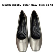 Load image into Gallery viewer, Ladies Slip-On Flat Shoes Covered Toe (35716L)
