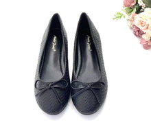 Load image into Gallery viewer, Ladies Flat Covered Shoe 36022L - Elegant &amp; Practical Design for Everyday Wear