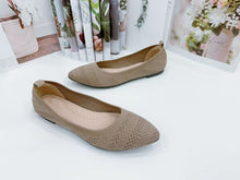 Load image into Gallery viewer, Ladies Flat Shoes Covered Toe Slip-On Design (N134)