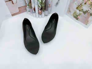 Ladies Flat Shoes Covered Toe Slip-On Design (N134)