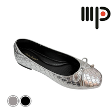Load image into Gallery viewer, Ladies Covered Toe Slip-On Shoe (35801L)