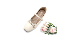 Load image into Gallery viewer, Women's Mary Jane Flat Shoes Square Toe with Gold Chain Detail (36003L)