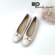 Load image into Gallery viewer, Ladies Flat Covered Toe Shoe Slip-On (35986L)