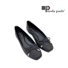 Load image into Gallery viewer, Ladies Ballet Flats In Black Covered Shoe With Ribbon (36157L)