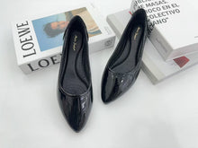 Load image into Gallery viewer, Ladies Flat Shoes Covered Toe Slip-On (N127)