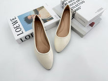Load image into Gallery viewer, Ladies Flat Shoes Covered Toe Slip-On (N127)
