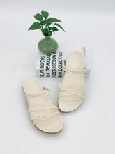 Load image into Gallery viewer, Ladies Flat Sandals Strap Design (N131)