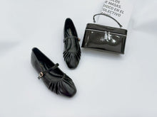 Load image into Gallery viewer, Ladies Flat Covered Toe Shoe Strap Design (35724L)