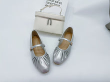 Load image into Gallery viewer, Ladies Flat Covered Toe Shoe Strap Design (35724L)