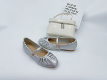 Load image into Gallery viewer, Ladies Flat Covered Toe Shoe Strap Design (35724L)