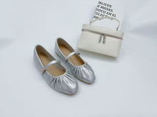Load image into Gallery viewer, Ladies Flat Covered Toe Shoe Strap Design (35724L)