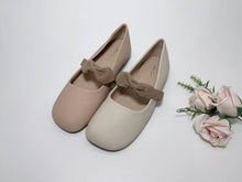 Load image into Gallery viewer, Ladies Flat Covered Toe Ribbon Shoe (35830L)