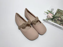 Load image into Gallery viewer, Ladies Flat Covered Toe Ribbon Shoe (35830L)