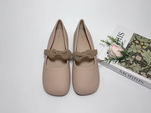 Load image into Gallery viewer, Ladies Flat Covered Toe Ribbon Shoe (35830L)