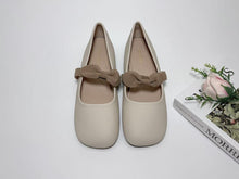 Load image into Gallery viewer, Ladies Flat Covered Toe Ribbon Shoe (35830L)