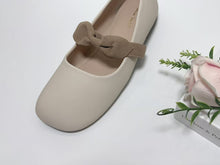 Load image into Gallery viewer, Ladies Flat Covered Toe Ribbon Shoe (35830L)