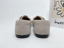 Load image into Gallery viewer, Ladies Flat Covered Toe Shoe (35796L)