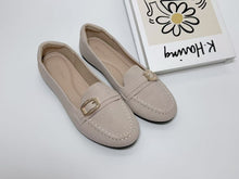 Load image into Gallery viewer, Ladies Flat Covered Toe Shoe (35796L)