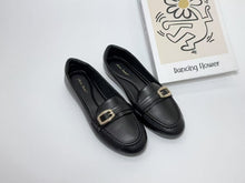 Load image into Gallery viewer, Ladies Flat Covered Toe Shoe (35796L)