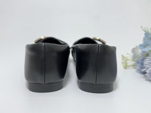 Load image into Gallery viewer, Ladies Flat Covered Toe Shoe (35796L)